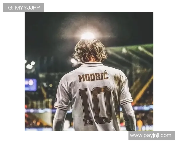 头像男生展现足球球星风采激励年轻人追逐绿茵梦想