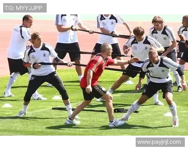 球星日常足球训练全记录 技能提升与体能锻炼并重