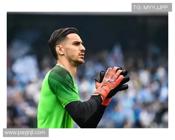 盘点当红足球球星的战靴选择与表现如何助力他们在赛场上大放异彩