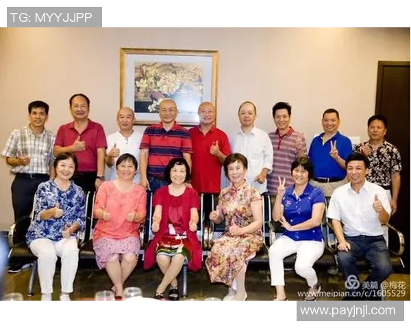 昔日绿茵巨星再聚首岁月流转英姿不再却满满人情味