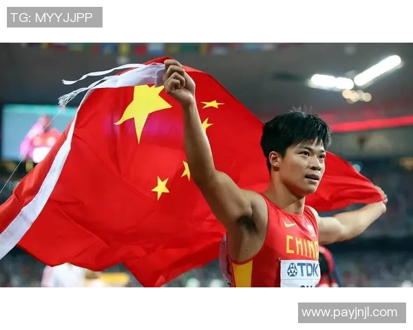 曾是足球巨星如今转战拳坛的传奇人物，挑战极限再创辉煌